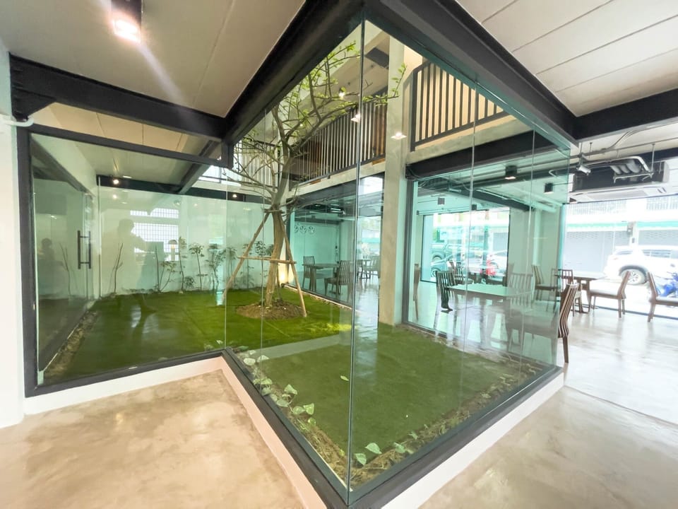 Lobby lounge