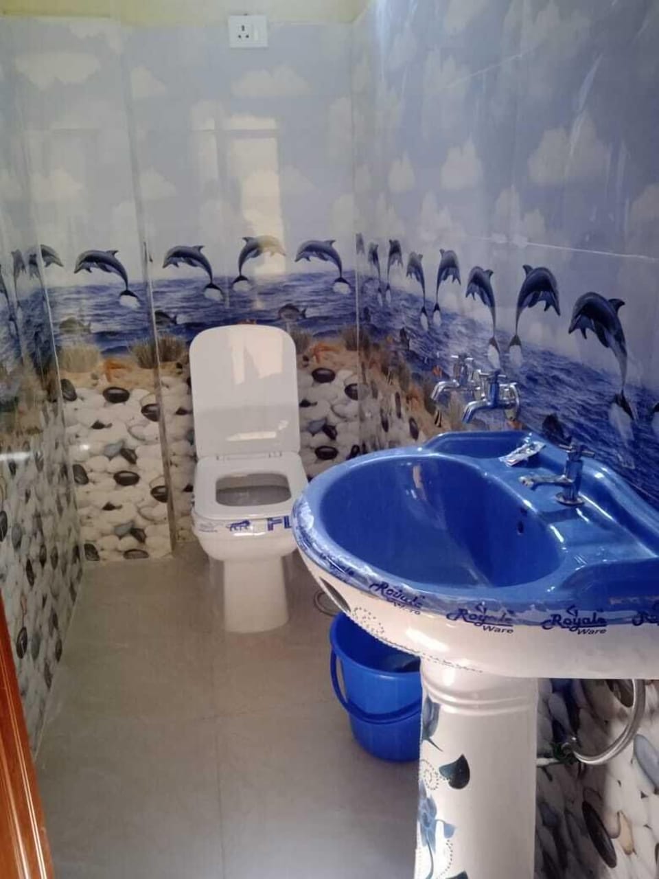 Free toiletries, towels, soap, toilet paper