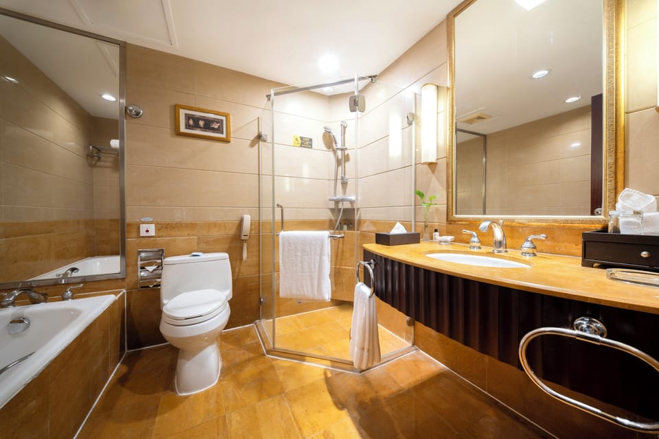 Comfort Single Room, City View | Bathroom | Rainfall showerhead, hair dryer, bathrobes, slippers
