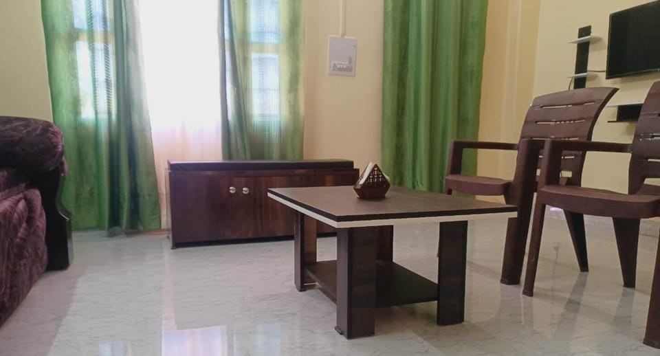 Deluxe Double or Twin Room | Laptop workspace, iron/ironing board, free WiFi