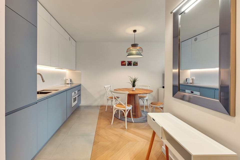 Deluxe Apartment | Private kitchen | Electric kettle, highchair