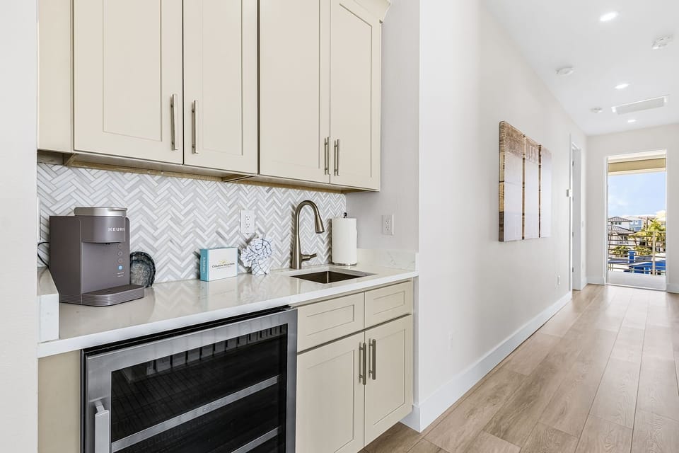 House, 6 Bedrooms | Private kitchen | Coffee/tea maker, fridge, oven, toaster