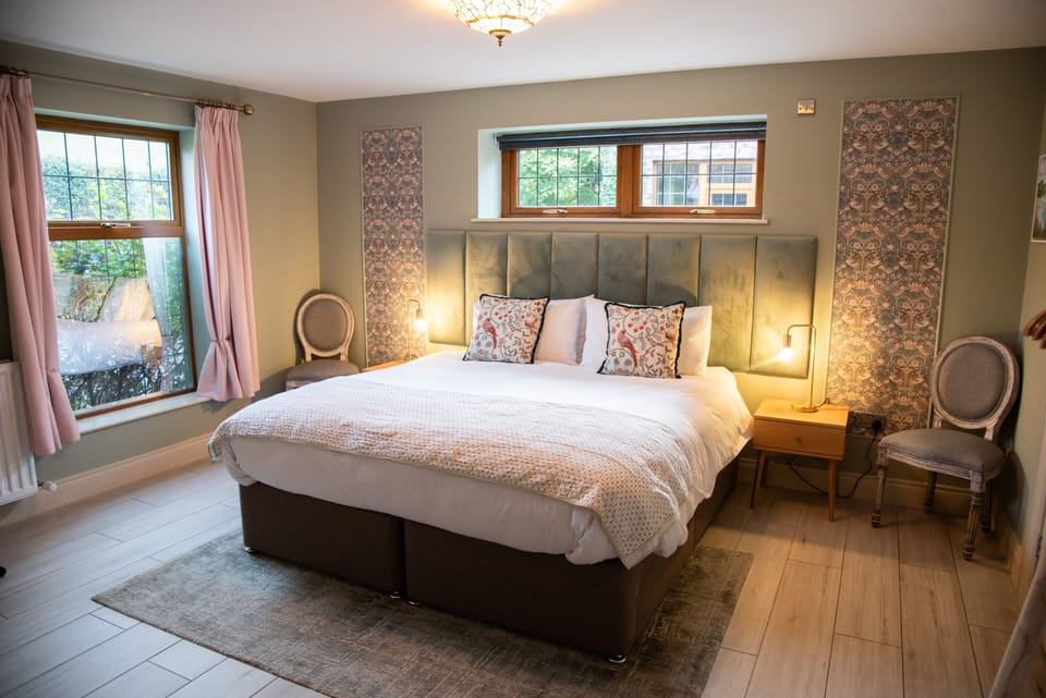 Luxury Double Room, Ensuite, Garden View (Charleston Room )