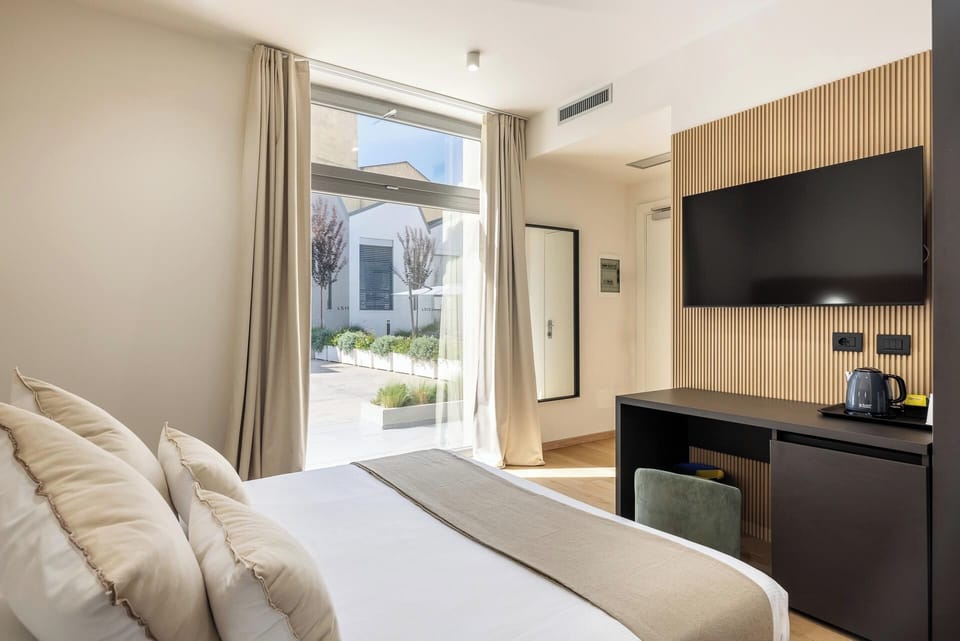 Superior Room | In-room safe, soundproofing, free WiFi