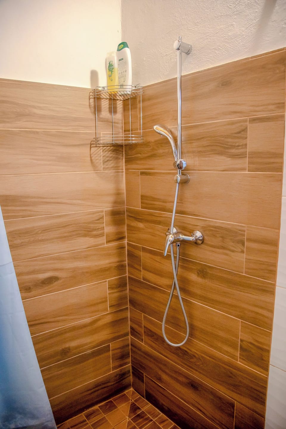 Suite | Bathroom | Hair dryer, towels, soap, shampoo