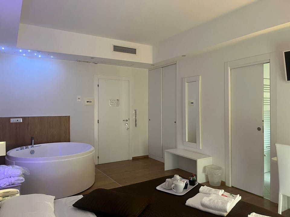 Superior Suite | Memory foam beds, in-room safe, desk, laptop workspace