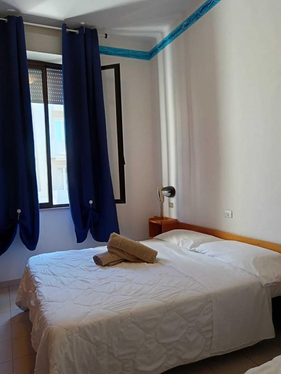 Classic Double or Twin Room | In-room safe, desk, free WiFi