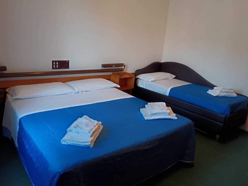 In-room safe, desk, free WiFi