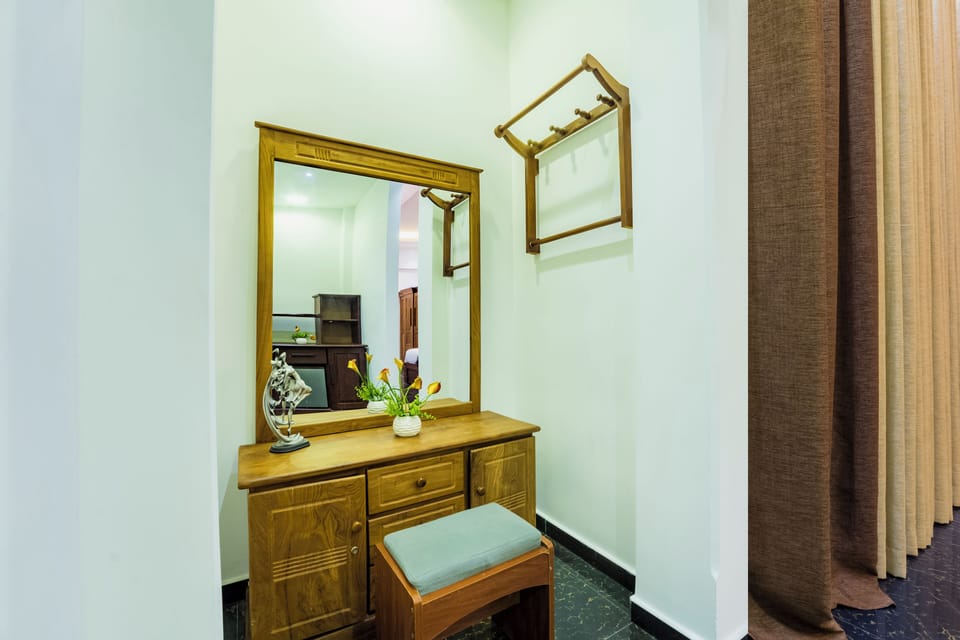 Deluxe Suite, 1 King Bed, Balcony | Room amenity
