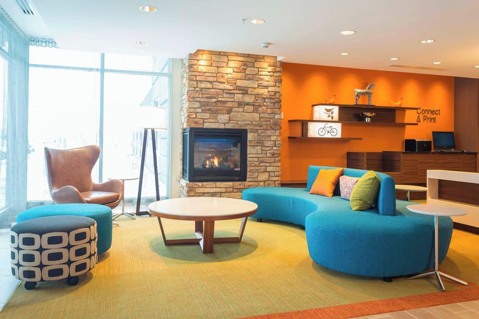 Lobby lounge