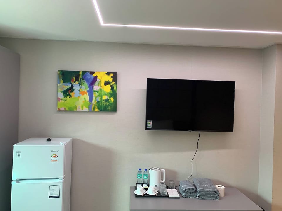Superior Room | In-room safe, desk, iron/ironing board, free WiFi