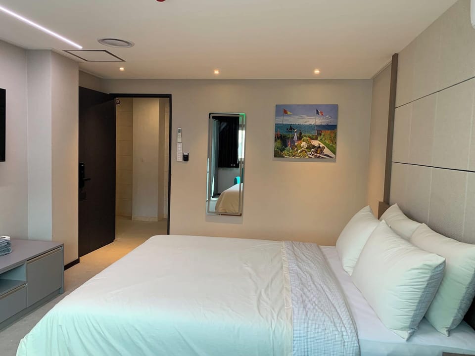Superior Room | In-room safe, desk, iron/ironing board, free WiFi