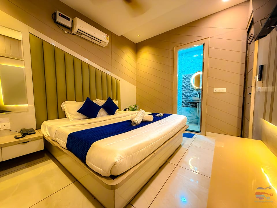 Superior Room, 1 Double Bed | Hypo-allergenic bedding, in-room safe, soundproofing, iron/ironing board