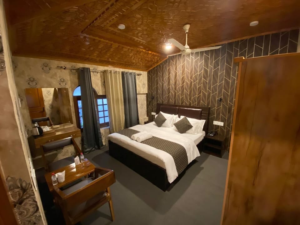 Superior Double Room | Premium bedding, pillowtop beds, laptop workspace, iron/ironing board