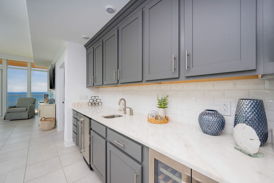 Condo, 4 Bedrooms | Private kitchen | Coffee/tea maker, fridge, oven
