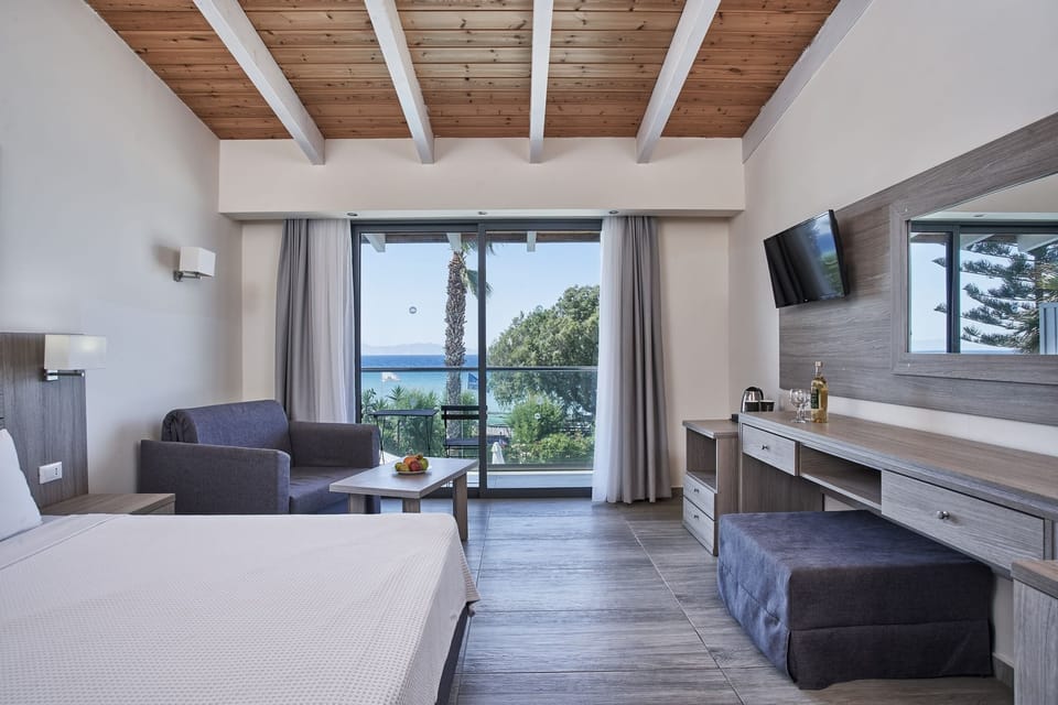 Deluxe Room Side Sea View | Beach/ocean view