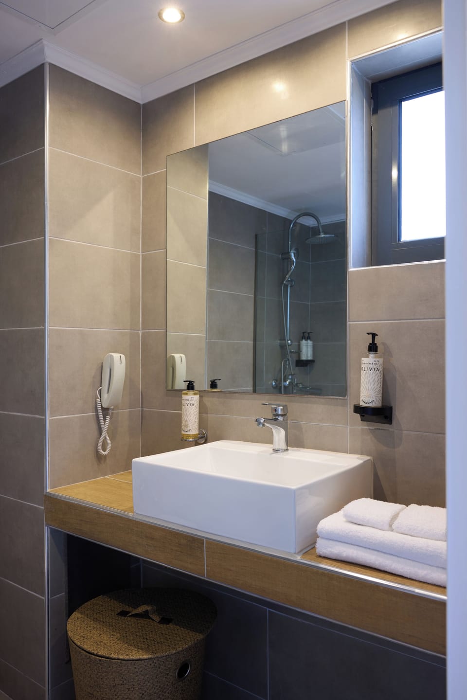 Superior Family Room Sea View | Bathroom | Free toiletries, hair dryer, towels, soap