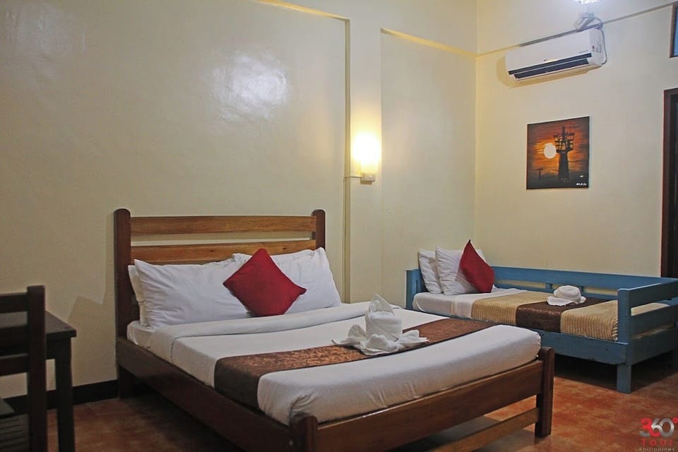 Standard Room | Desk, soundproofing, WiFi (free), bed sheets