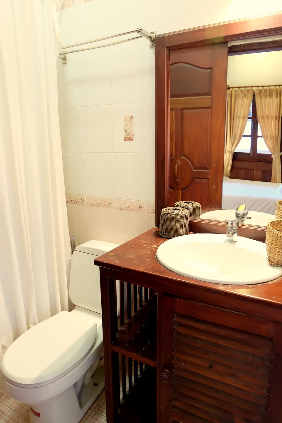 Standard Double Room | Bathroom | Shower, free toiletries, hair dryer, towels