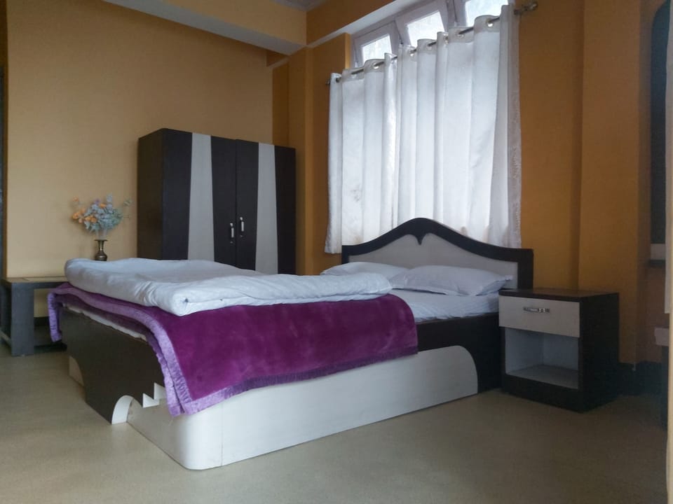 Deluxe Double Room, Mountain View | Desk, laptop workspace, WiFi (free)