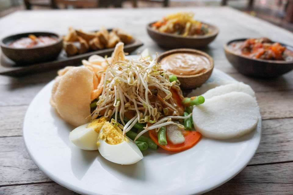 Free daily cooked-to-order breakfast