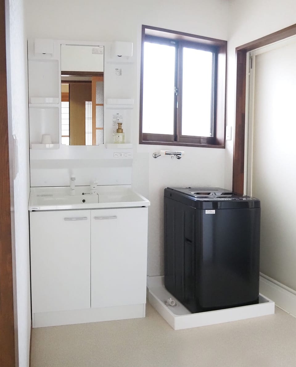 Basic Room, 2 Bedrooms, Non Smoking, Kitchen | Bathroom | Separate tub and shower, towels, soap, shampoo