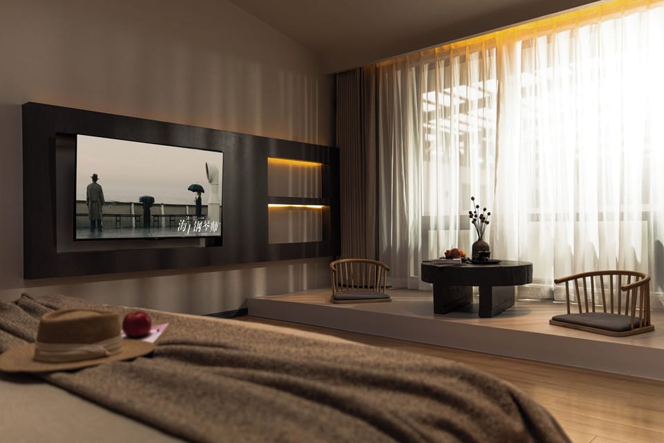 Comfort Double Room | Living area | TV, toys, books, printers