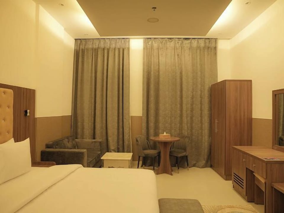 Twin Room | Iron/ironing board (on request), WiFi (free)