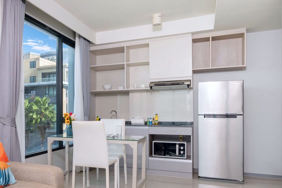 Design Condo, Balcony, Garden View | Private kitchenette