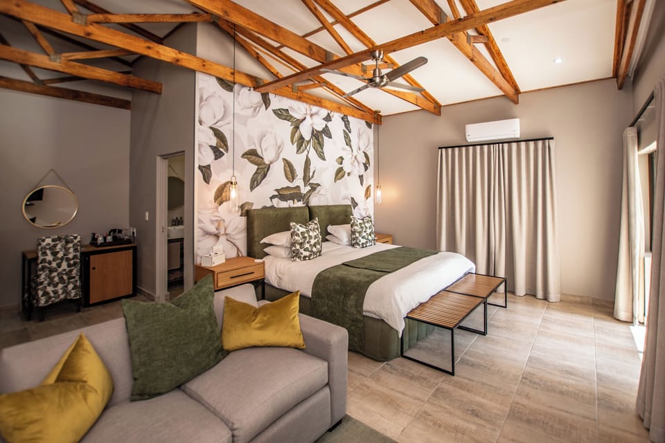 Luxury Suite | Premium bedding, down comforters, memory foam beds, minibar (free items)