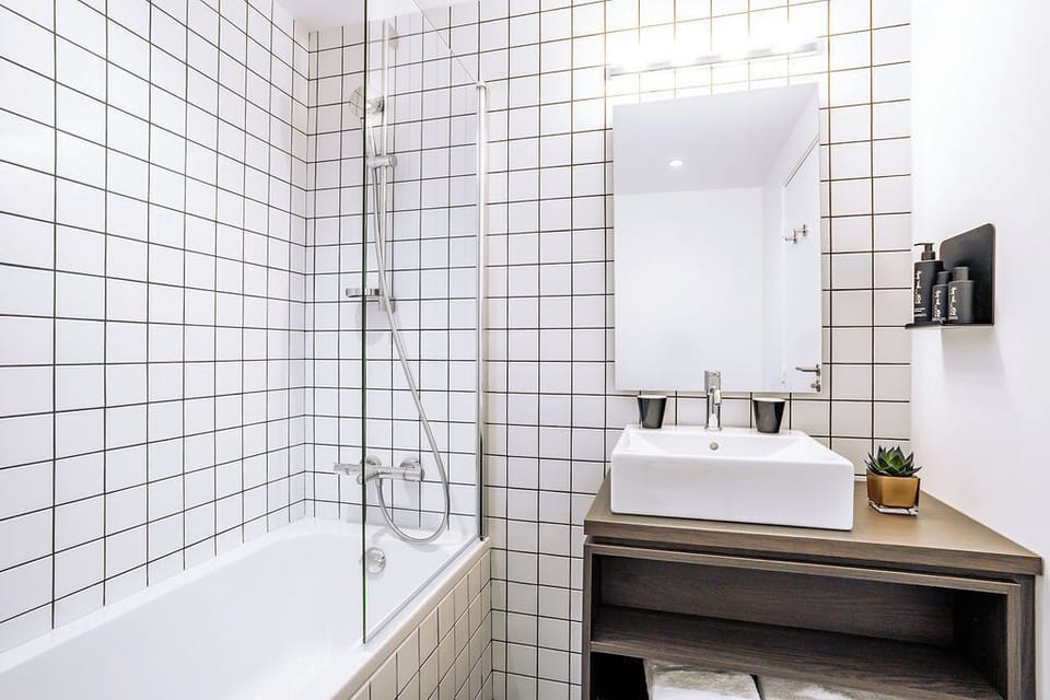 Studio | Bathroom