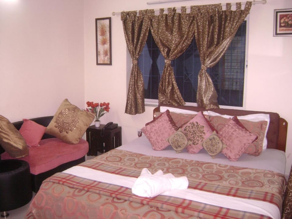 Premium bedding, free WiFi
