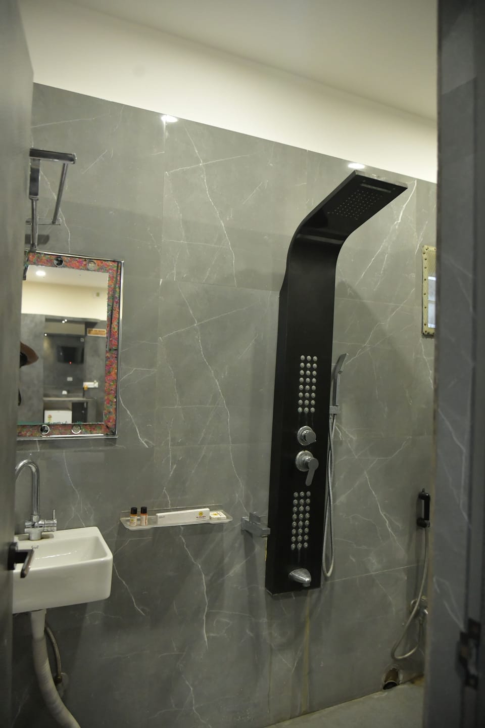 Towels, soap, shampoo, toilet paper