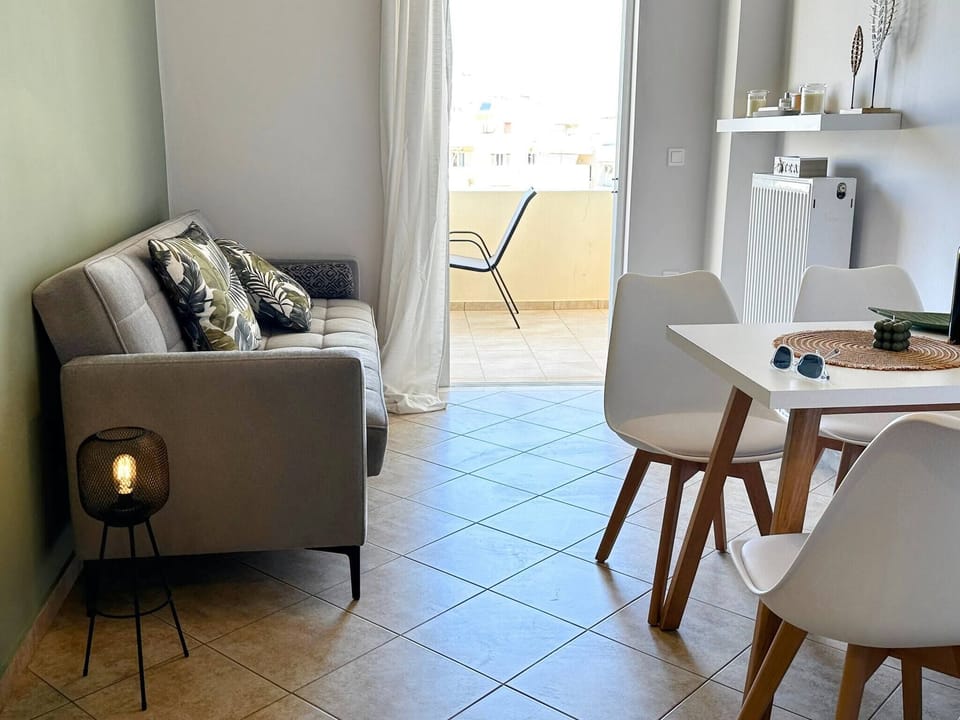 Apartment, 1 Bedroom, Smoking, City View | Dining