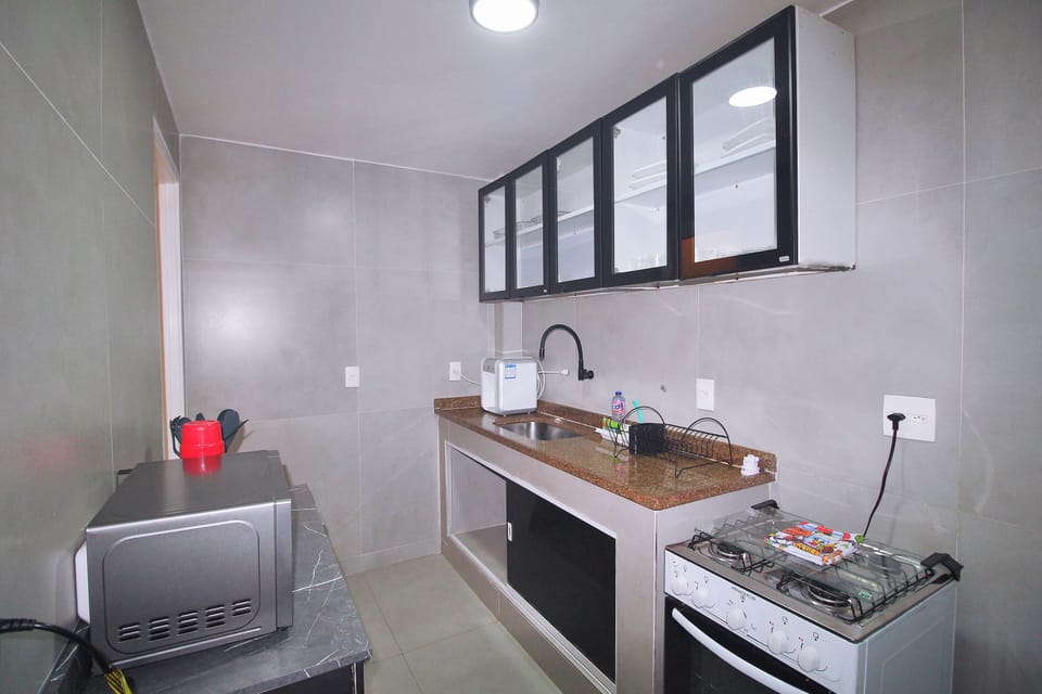 Family Apartment | Private kitchen | Toaster, cookware/dishes/utensils