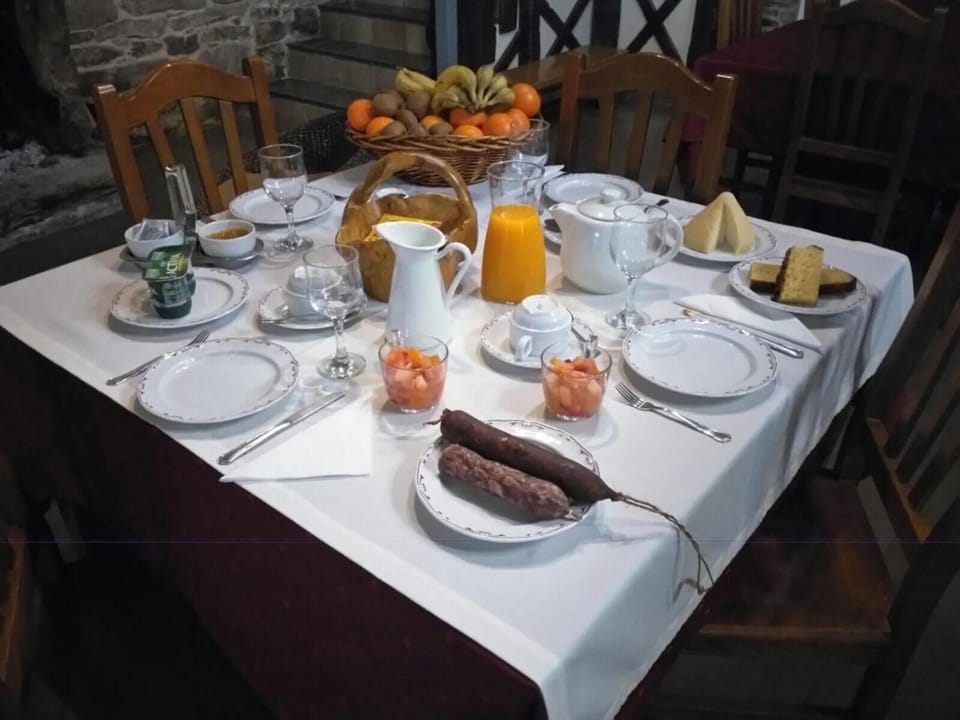 Breakfast, lunch, dinner served; Regional cuisine 