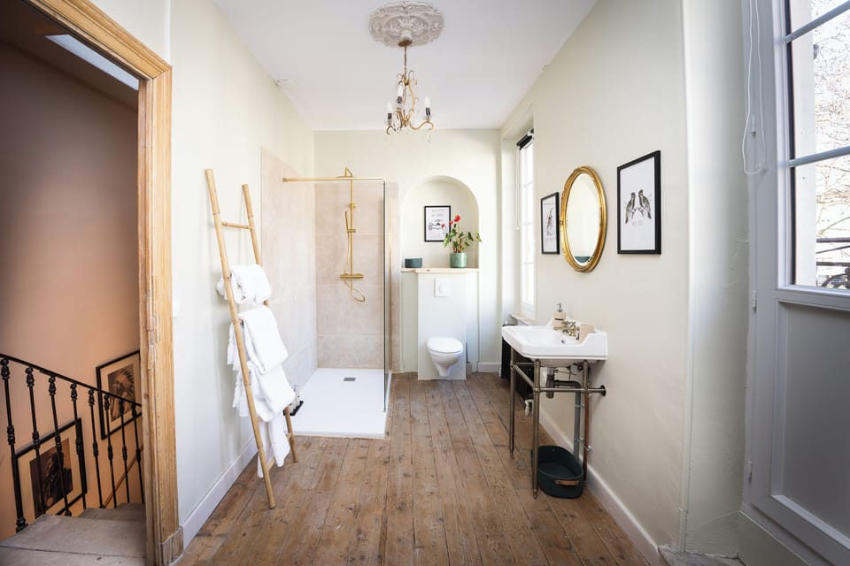 Deluxe Double or Twin Room, Canal View | Bathroom | Shower, hair dryer, towels, soap