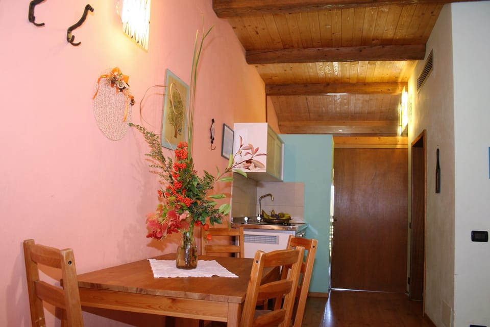 Apartment, 1 Bedroom | Desk, cribs/infant beds, free WiFi, bed sheets