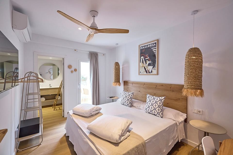 Standard Double or Twin Room | In-room safe, desk, laptop workspace, travel crib