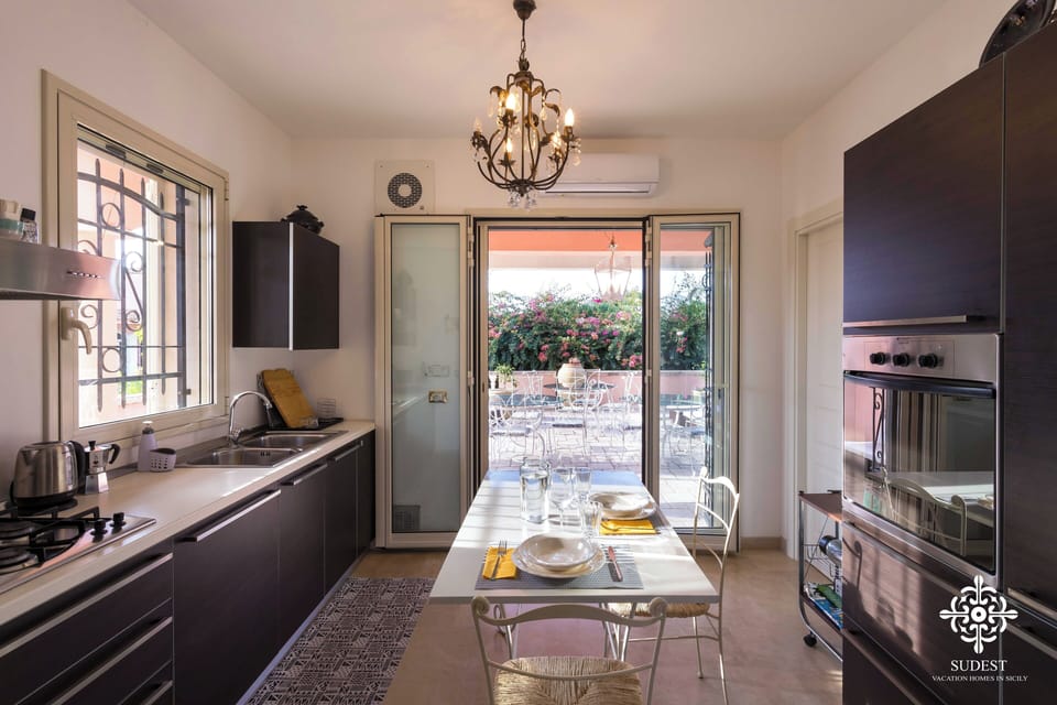 Superior Villa | Private kitchen | Electric kettle, toaster
