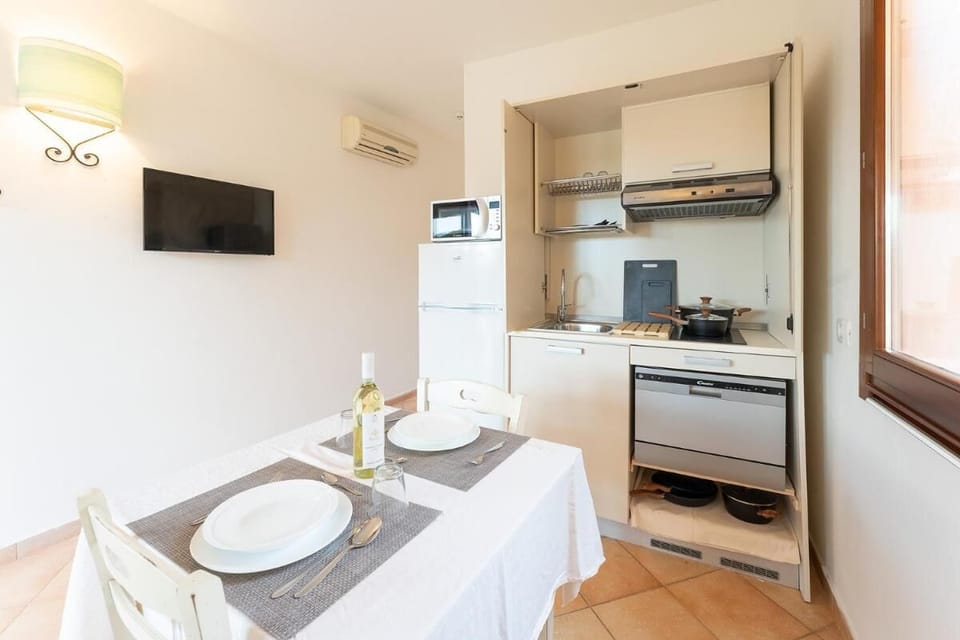 Apartment, Patio | Private kitchen