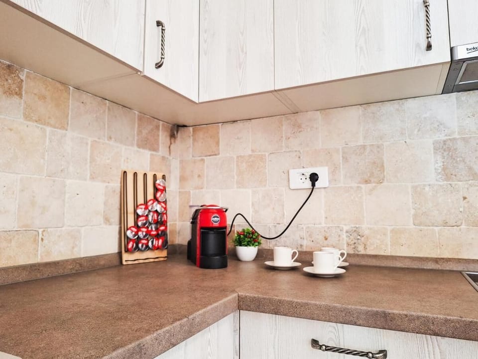 Comfort Villa, Patio, Sea View | Private kitchen
