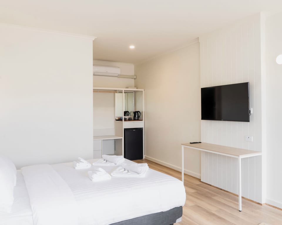 Comfort Double Room, Patio | Desk, laptop workspace, free WiFi