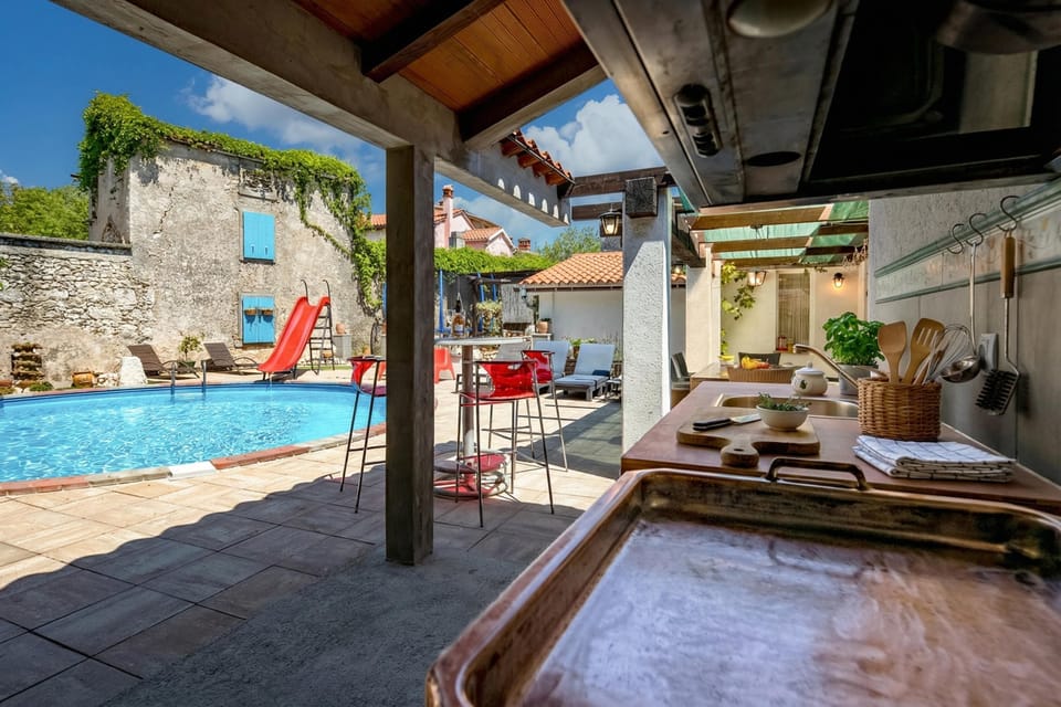 Family House, 3 Bedrooms, 2 Bathrooms (Istrian Casa Acqua with Private Pool) | Outdoor dining