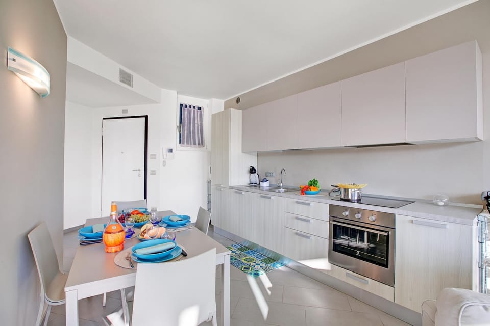 Family Apartment, 2 Bedrooms, Balcony, Lakeside (Sogno Sul Lago, Lakefront Balcony) | Private kitchen | Dining table