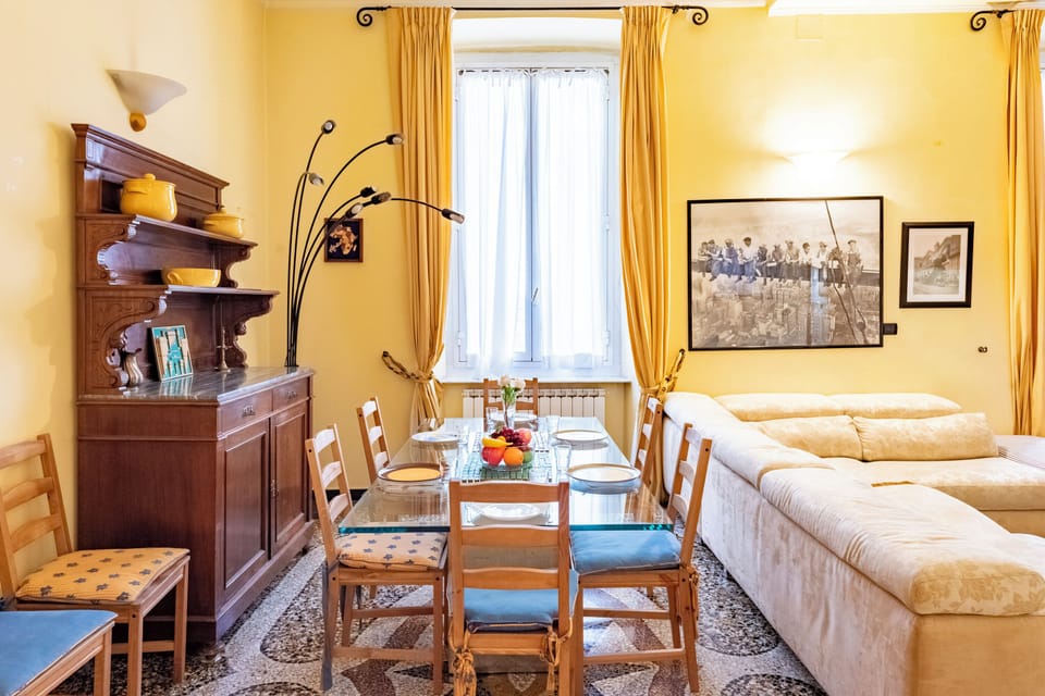 Family Apartment, 3 Bedrooms, 2 Bathrooms (Graceful Home Genova City Center) | Dining