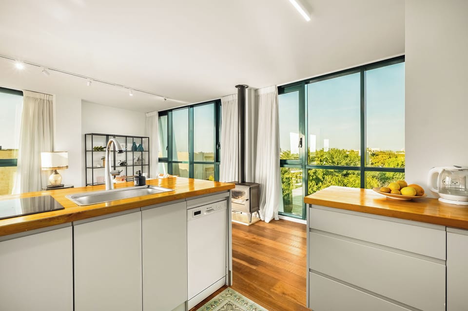 Apartment, Sea View | Private kitchen | Electric kettle