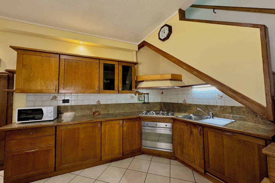 Family Townhome, Multiple Bedrooms (Borgo di Porlezza) | Private kitchen | Fridge, microwave, stovetop, coffee/tea maker