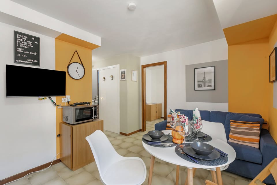 Family Apartment, Multiple Bedrooms (The Harbor Old House) | Living area | 21-inch Smart TV with cable channels