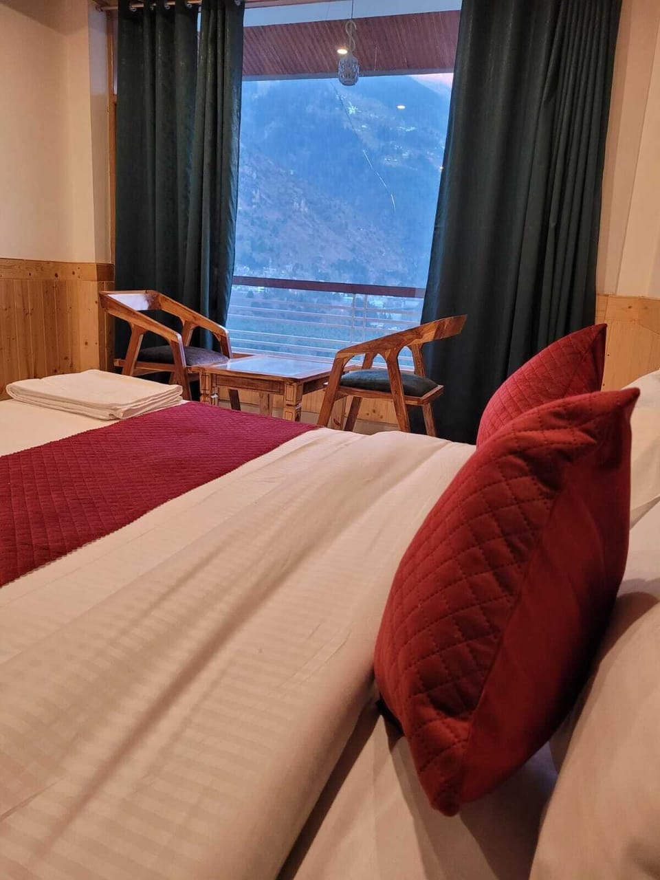 Deluxe Room, Mountain View | Desk, free WiFi